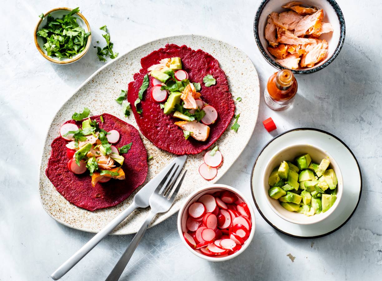 Bietentaco’s met zalm, avocado en radijs