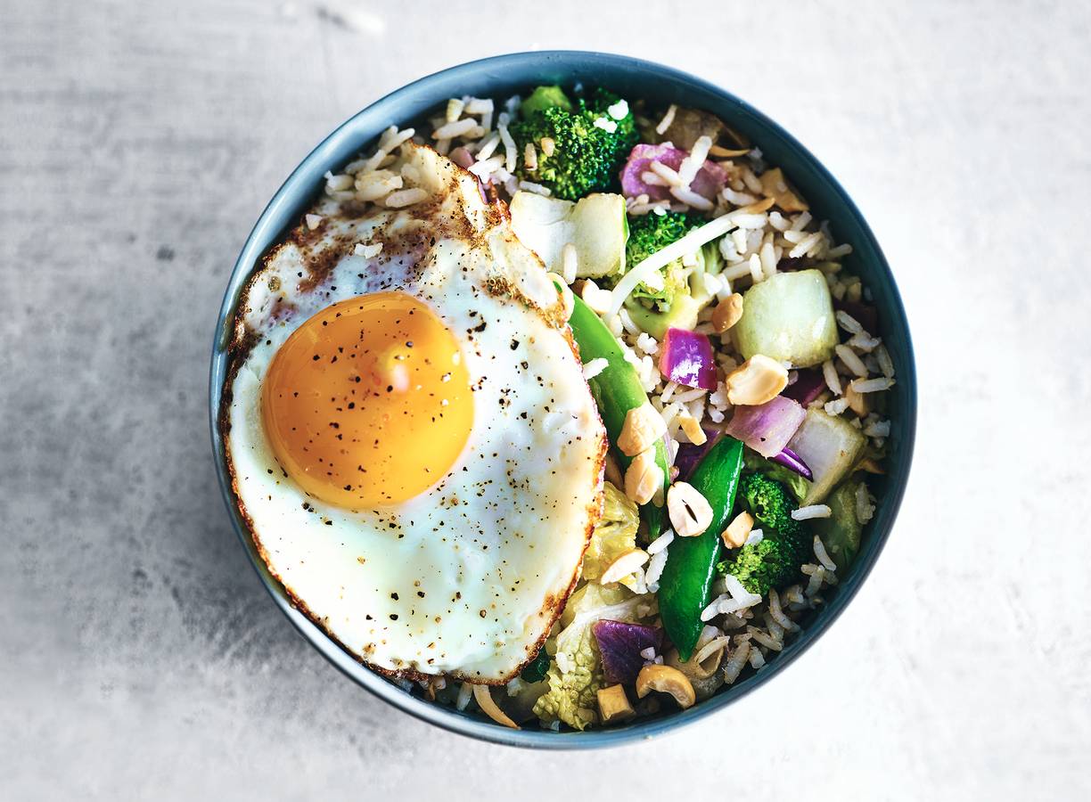 Chinese rijstschotel met broccoli & gebakken ei