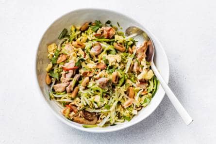 Pad thai met kip, courgettenoedels en pinda's