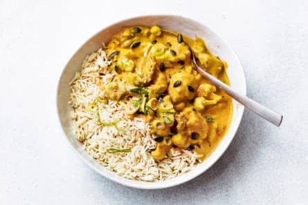 Pompoencurry met kipdijfilet en bloemkool
