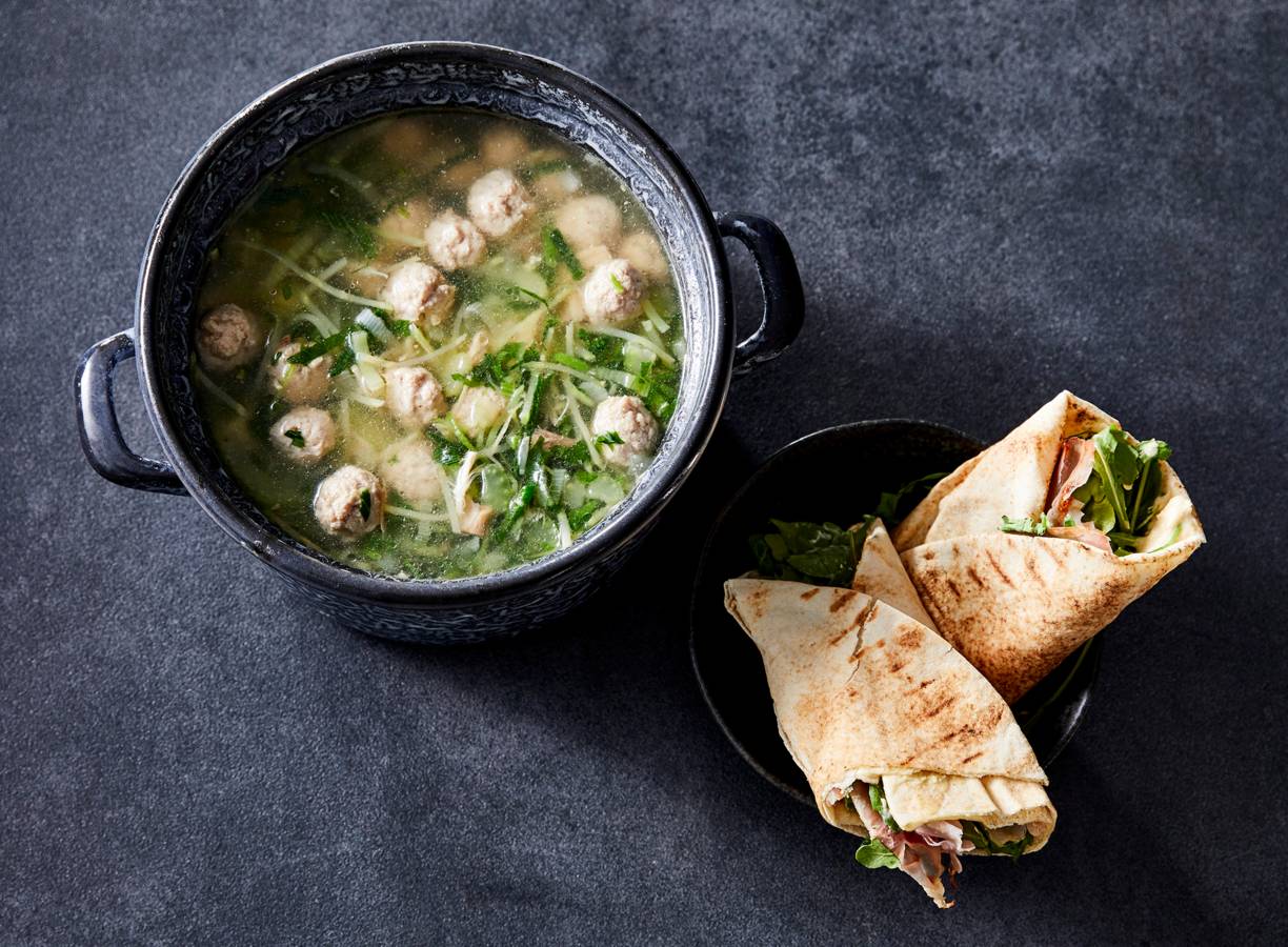 Snelle kippensoep met Libanese wraps
