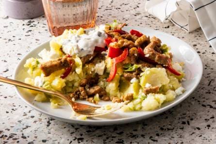 Spruitjesstamppot met shoarma en knoflooksaus