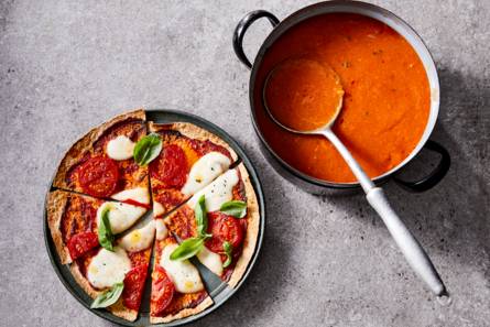 Verse tomatensoep met tortillapizza