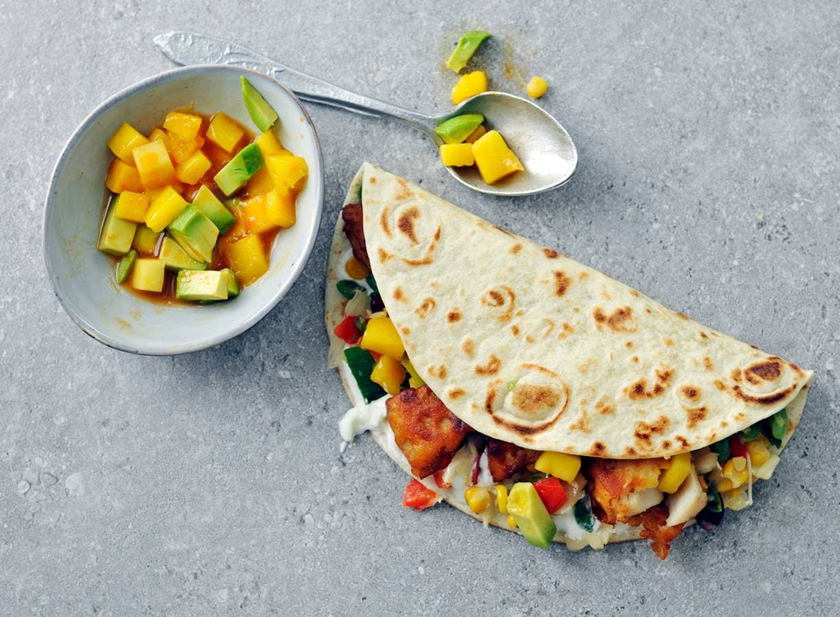 Vistortilla's met kibbeling en Mexicaanse groenten