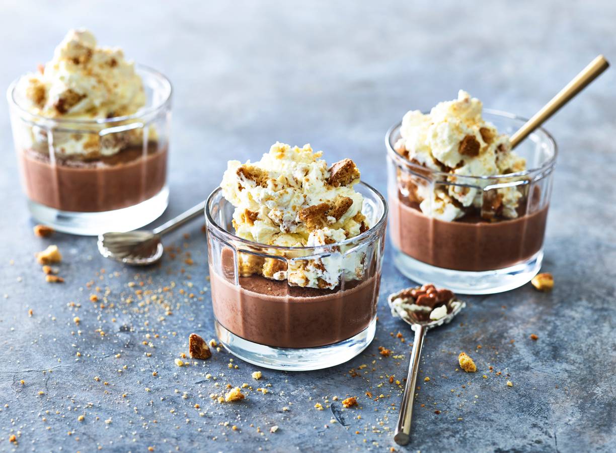 Chocolade panna cotta met cantucciniroom