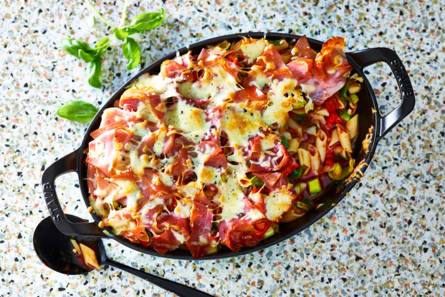 Ovenschotel met pasta, groenten en rauwe ham