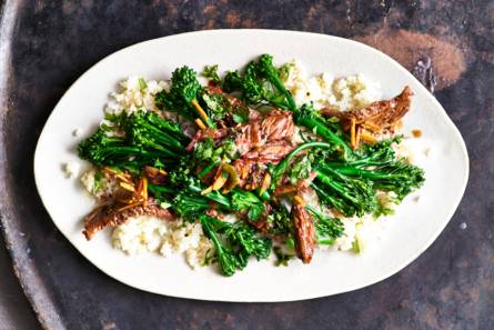 Bloemkoolrijst met roergebakken biefstuk & aspergebroccoli