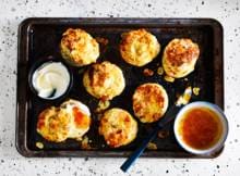 Lekker bij een high tea, brunch of eigenlijk altijd: scones! Met clotted cream en jam.