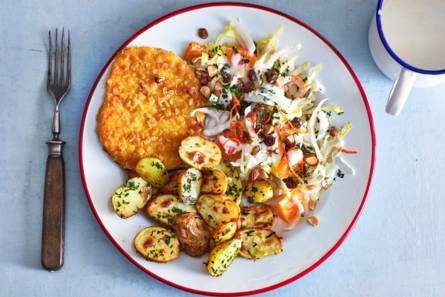 Kaasschnitzel met knoflookkrieltjes en salade van witlof & mandarijn