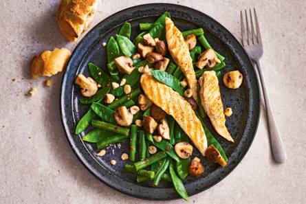 Groene-bonensalade met hazelnoten, champignons en kiphaasjes