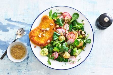 Vegaschnitzel met salade van aardappel, broccoli & dille
