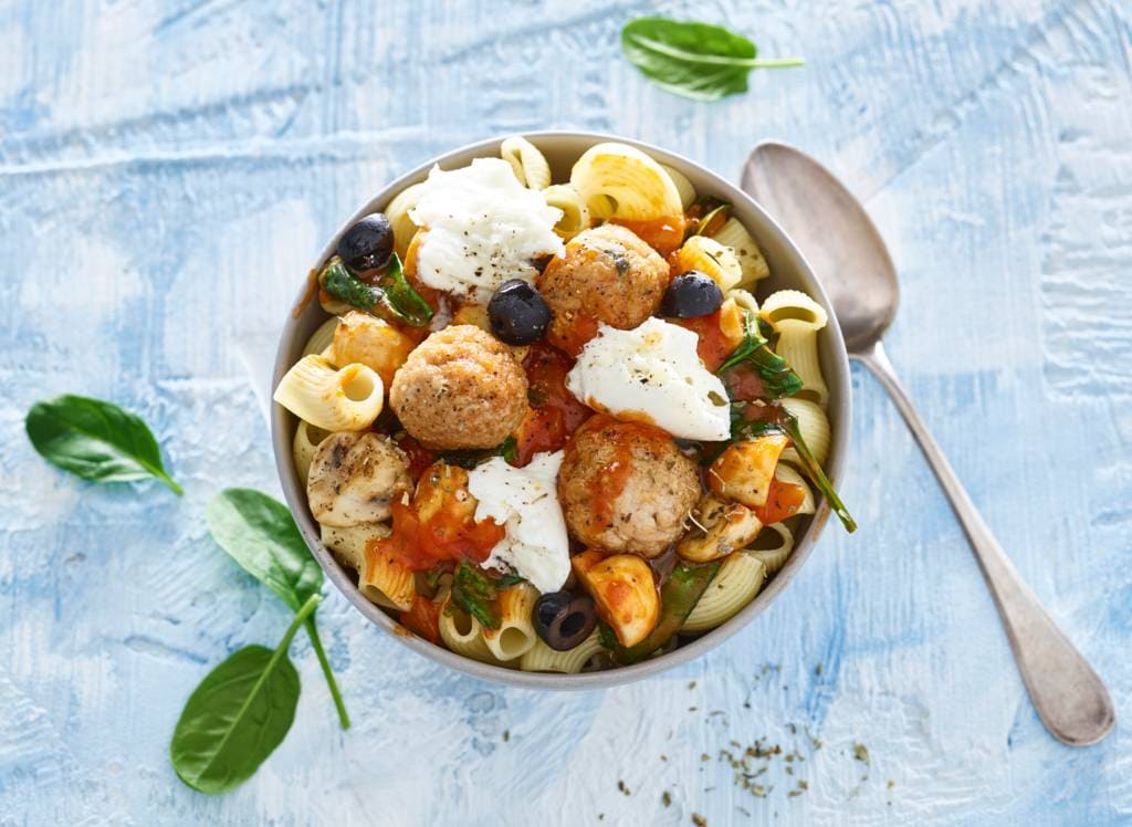 Pasta alla pizzaiola met malse kipgehaktballetjes