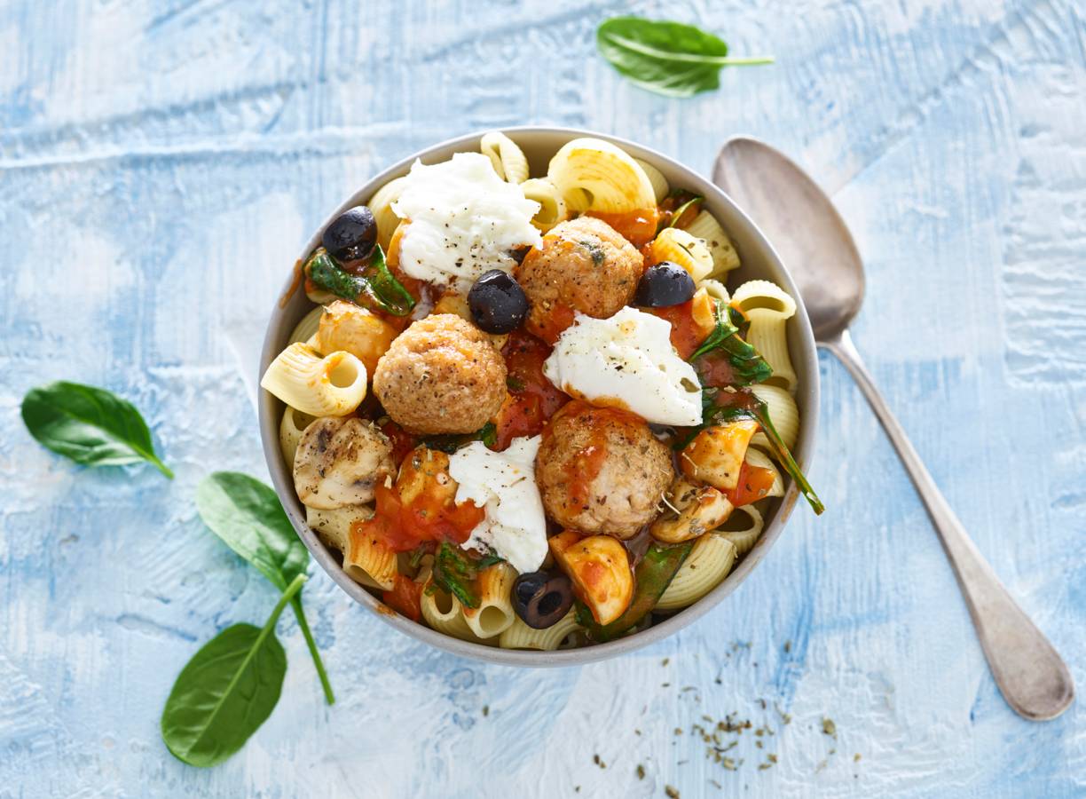Pasta alla pizzaiola met malse kipgehaktballetjes
