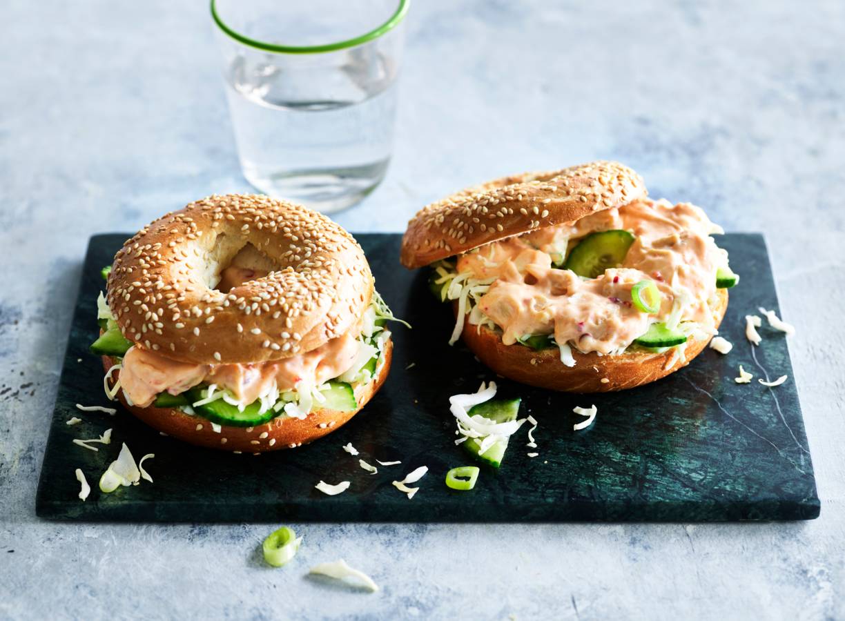 Bagel met kip-samba & salade