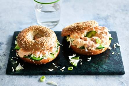 Bagel met kip-samba & salade
