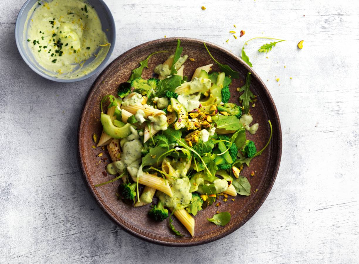 Broccoli-pastasalade met green goddess-dressing