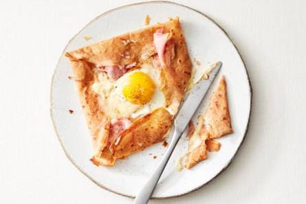 Bretonse galettes met ham, gruyère en ei