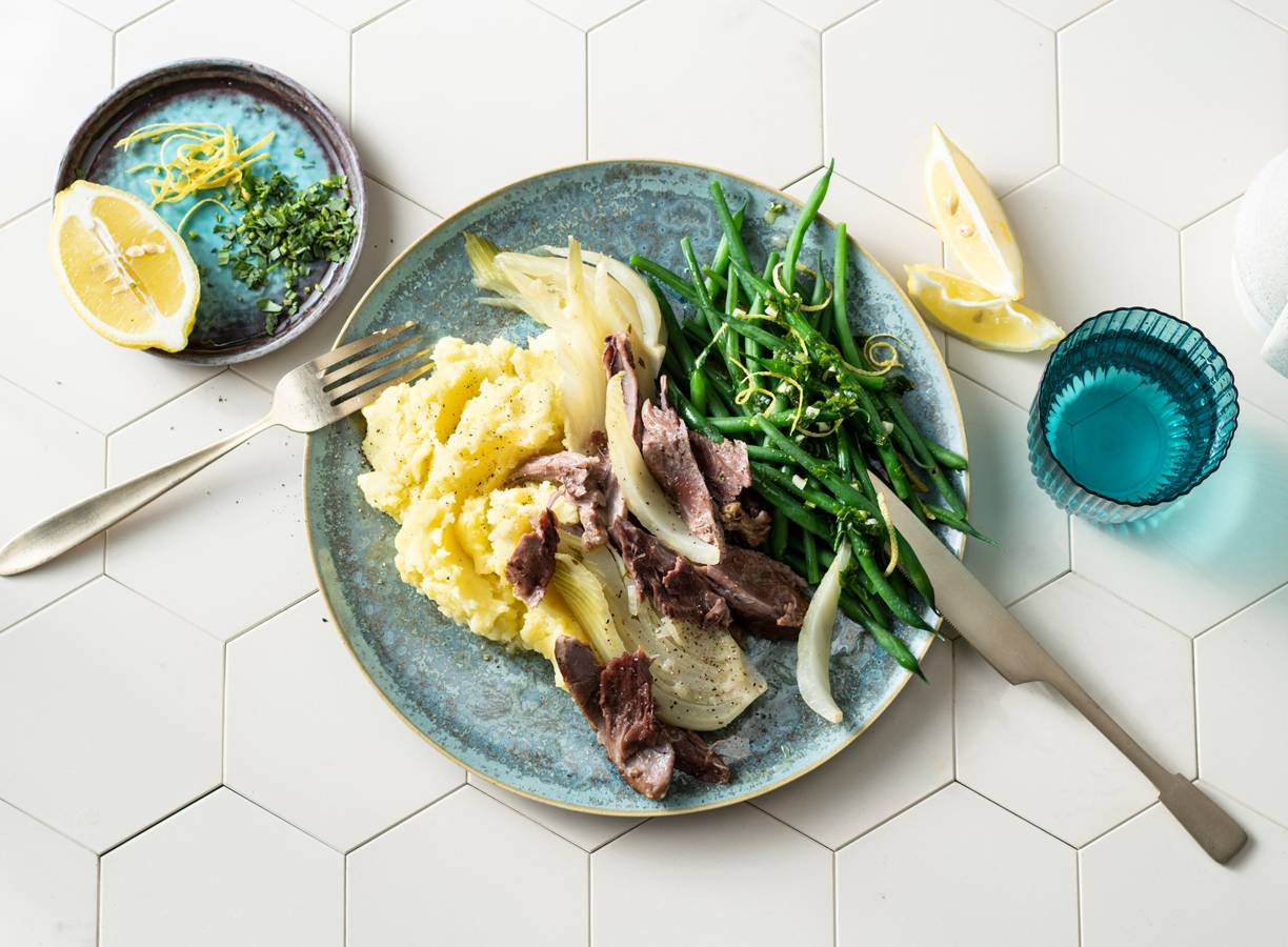 Gestoofde lamsschenkels met lentegroenten & dragon-gremolata