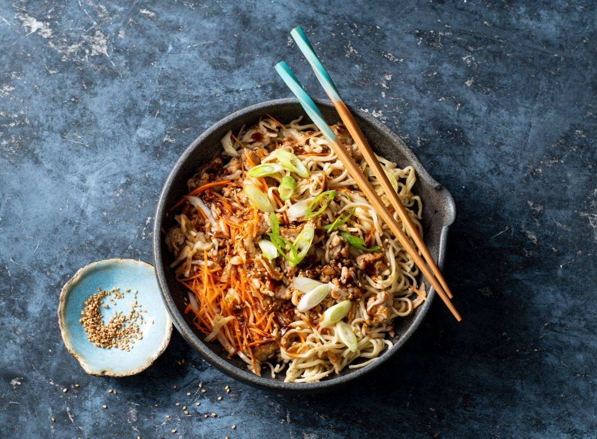 Noedels met kipgehakt & hoisin woksaus