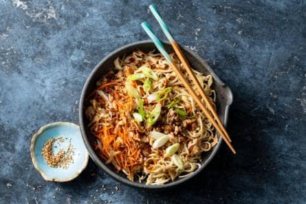 Noedels met kipgehakt & hoisin woksaus