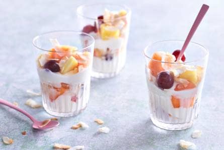 Frisse yoghurt met fruit & kokos