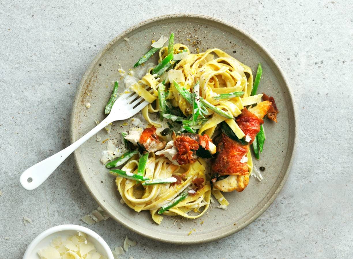 Tagliatelle met kipsaltimbocca en snijbonen