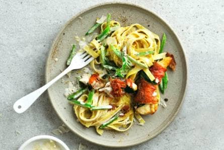Tagliatelle met kipsaltimbocca en snijbonen