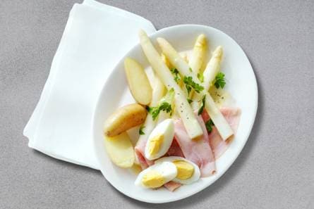 Asperges met boter, ham en ei