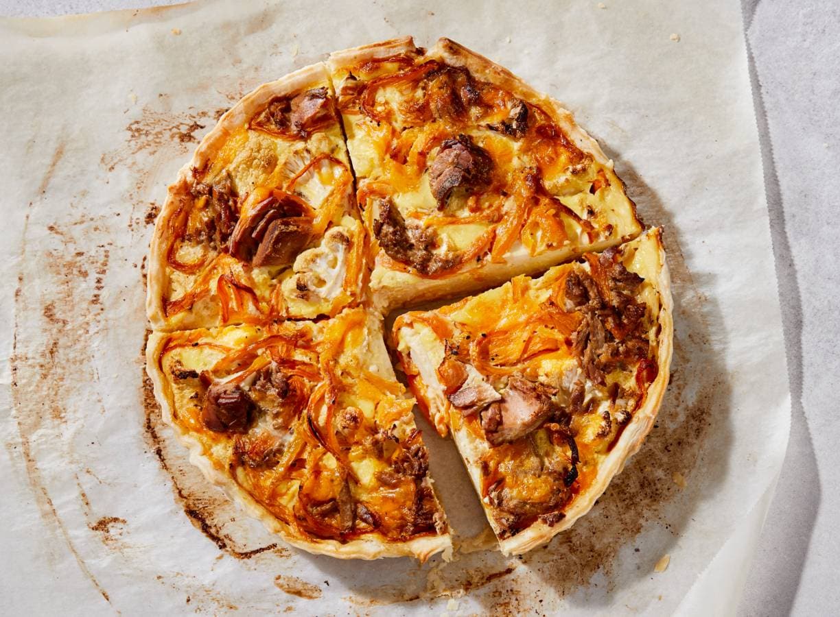 Bloemkoolquiche met tonijn en gegrilde paprika