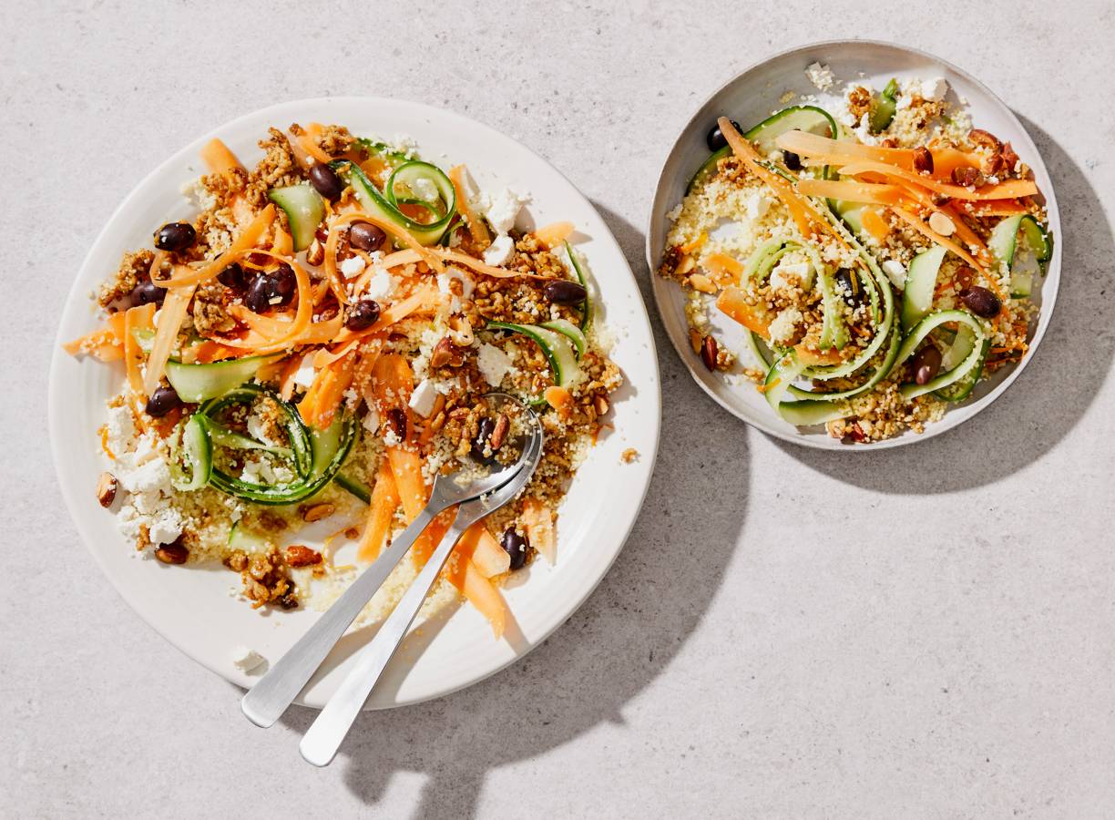Couscoussalade met feta, kipgehakt en bospeen