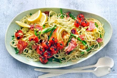Spaghetti met ricotta-pestosaus & krokante ham