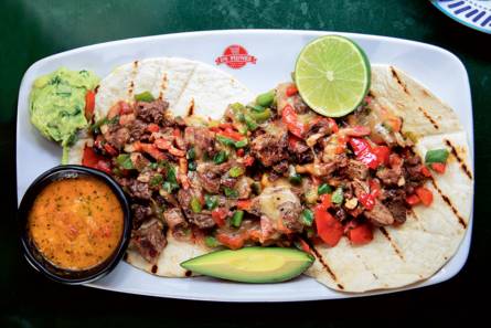Taco’s alambre met salsa casera