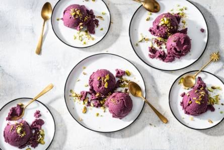 Vegan ube nicecream met pistache