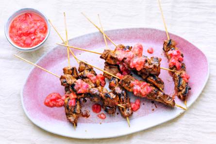 Varkenshaasspies met rabarbersalsa
