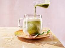 IJskoude matcha mango latte van Clipper (advertentie)