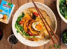 Ramen in kokosbouillon met pompoen van Mae Ploy (advertentie)