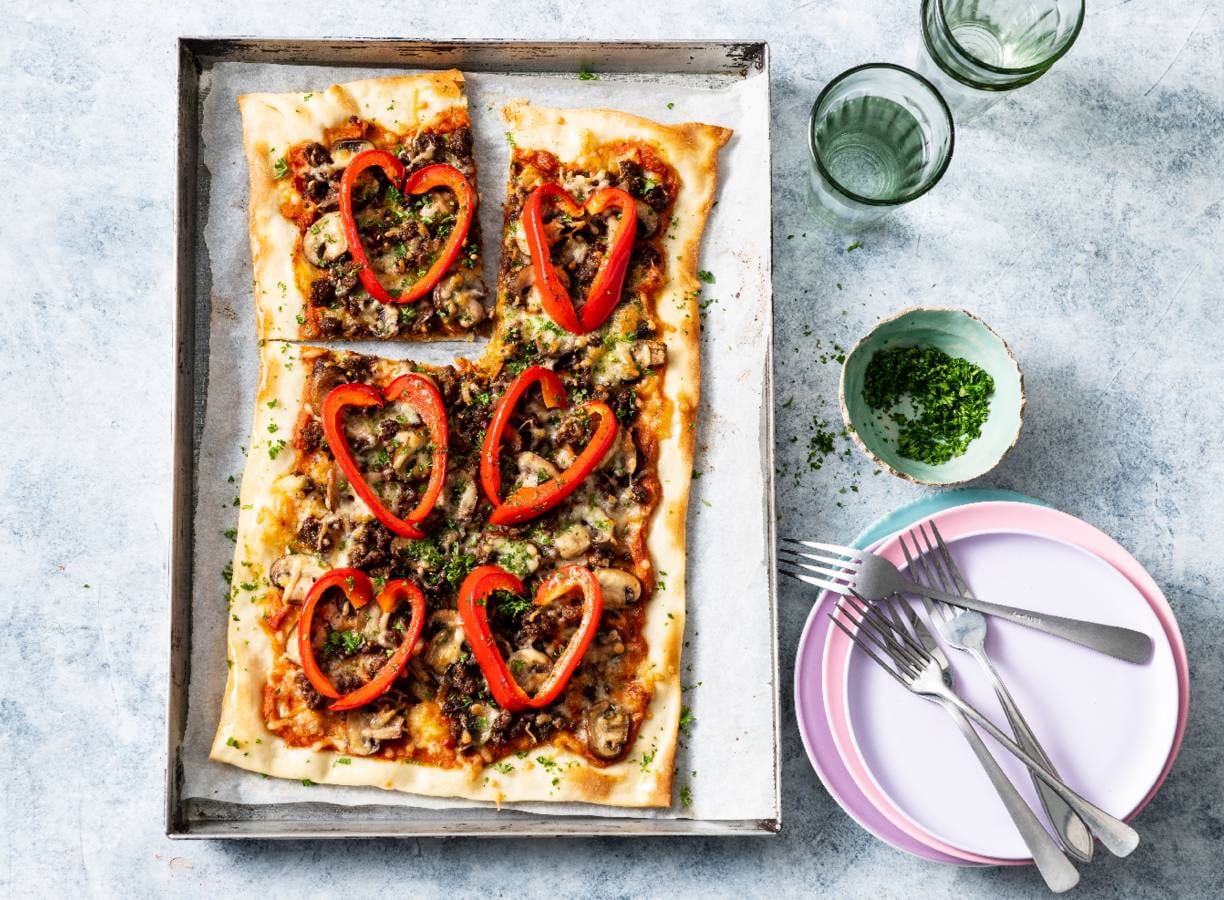Moederdag plaattaart bolognese met paprikahartjes