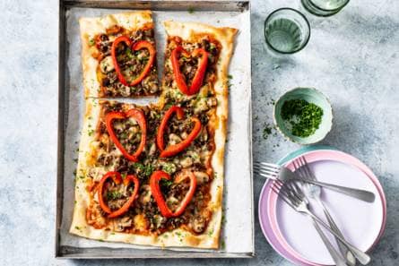 Moederdag plaattaart bolognese met paprikahartjes