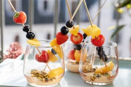 Fruitspies met lemon curd en pistachenoten