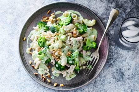 Macaroni grande met kip en rijkgevulde groentesaus