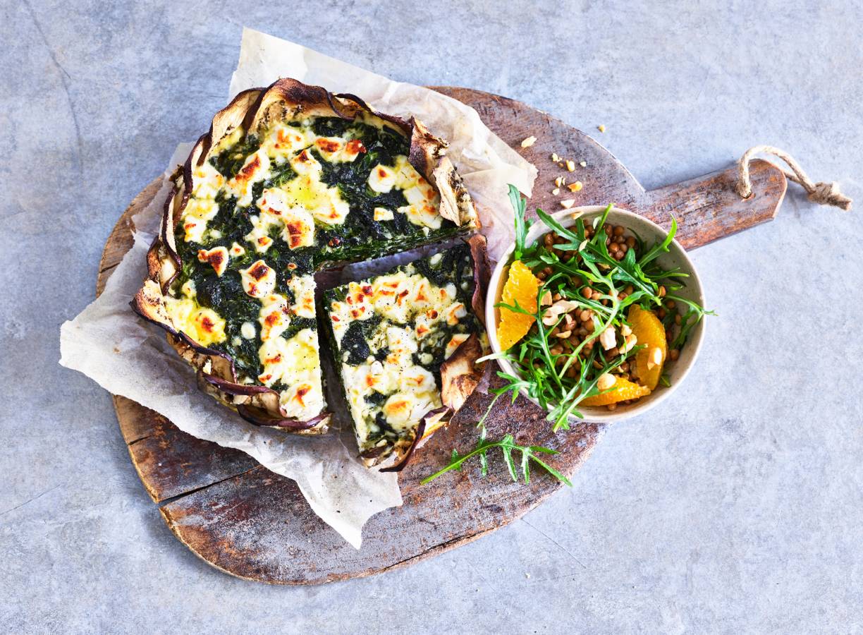 Quiche van aubergine met spinazie, geitenkaas & cashewnoten