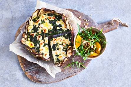 Quiche van aubergine met spinazie, geitenkaas & cashewnoten