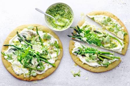 Groene voorjaarspizza