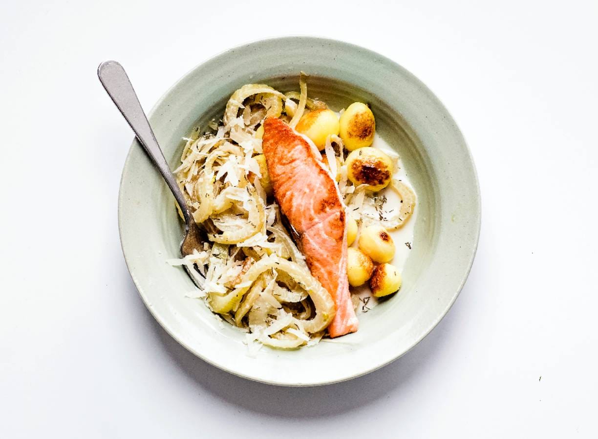 Venkel in melk gesmoord met zalm