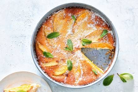 Tropische clafoutis met kokosmelk & mango