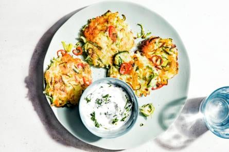 Aardappel-preikoekjes met yoghurtdip