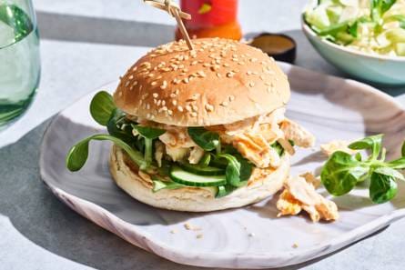 Burger met peri-perikip & spitskoolsalade
