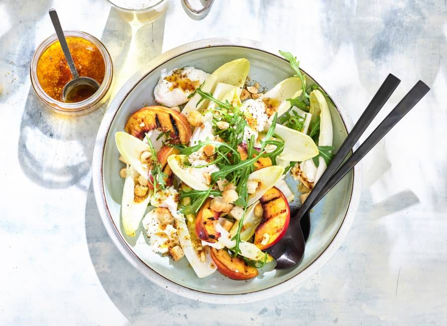 Burrata salade met geroosterde perziken van Jord Althuizen Smokey asperge tomaatsalade met feta Recept Allerhande