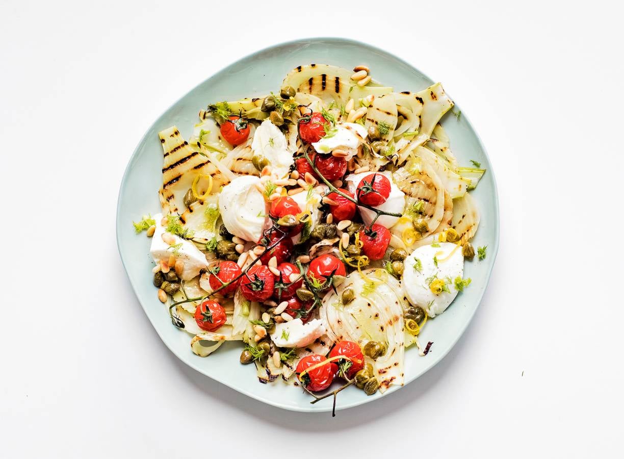 Gegrilde venkel met mozzarella en kappertjes-citroendressing