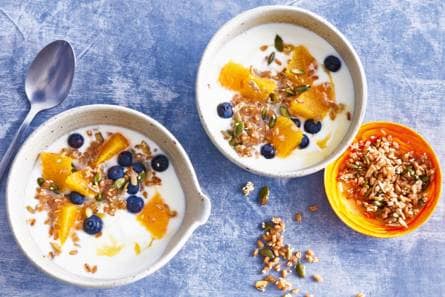 Yoghurt met zelfgemaakte speltgranola
